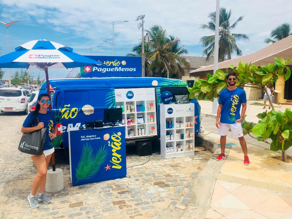 Pague Menos estaciona farmácia móvel na Praia do Futuro, em Fortaleza